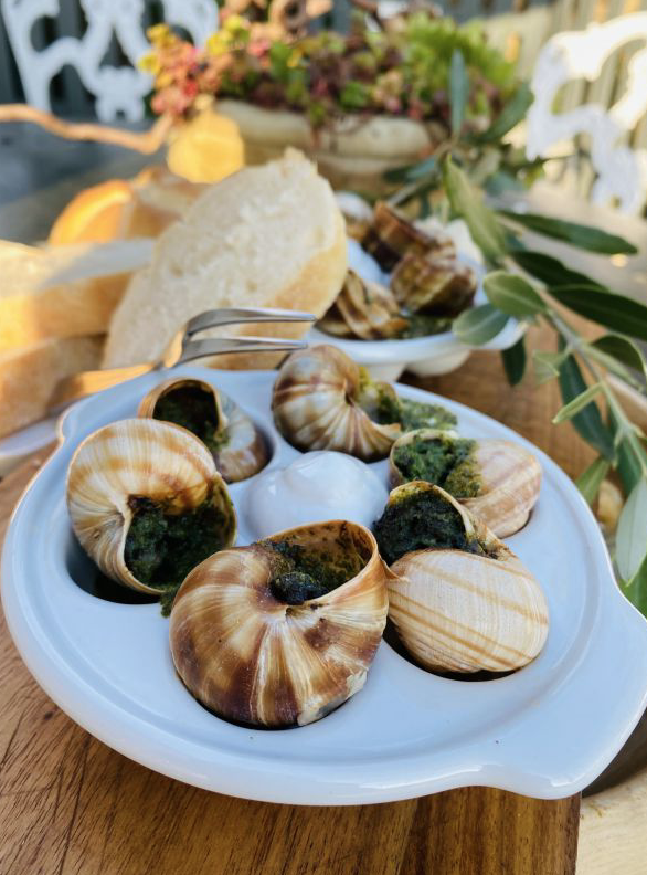 Weinviertler Weinbergschnecke - in der Schneckenpfanne | Genuss Guide